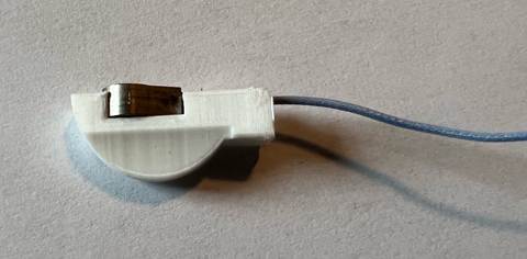 A close up of a wire
AI-generated content may be incorrect.