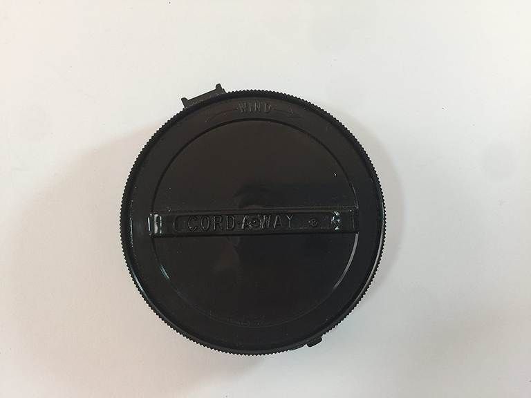 A black lens cap on a white surface

AI-generated content may be incorrect.