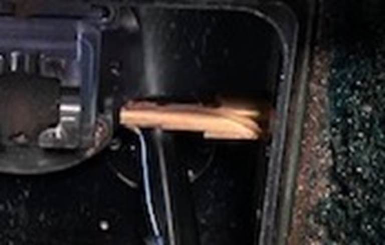 A piece of wood in a machine

AI-generated content may be incorrect.